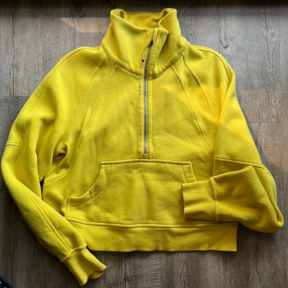 Lululemon Scuba Oversized Funnel Neck Half Zip
Sonic Yellow XS/S